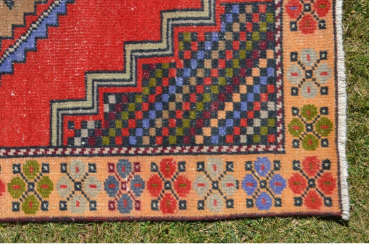 Handmade Turkish Anatolian Vintage Rug For Home Decor 5'8,9" X 3'4,6"